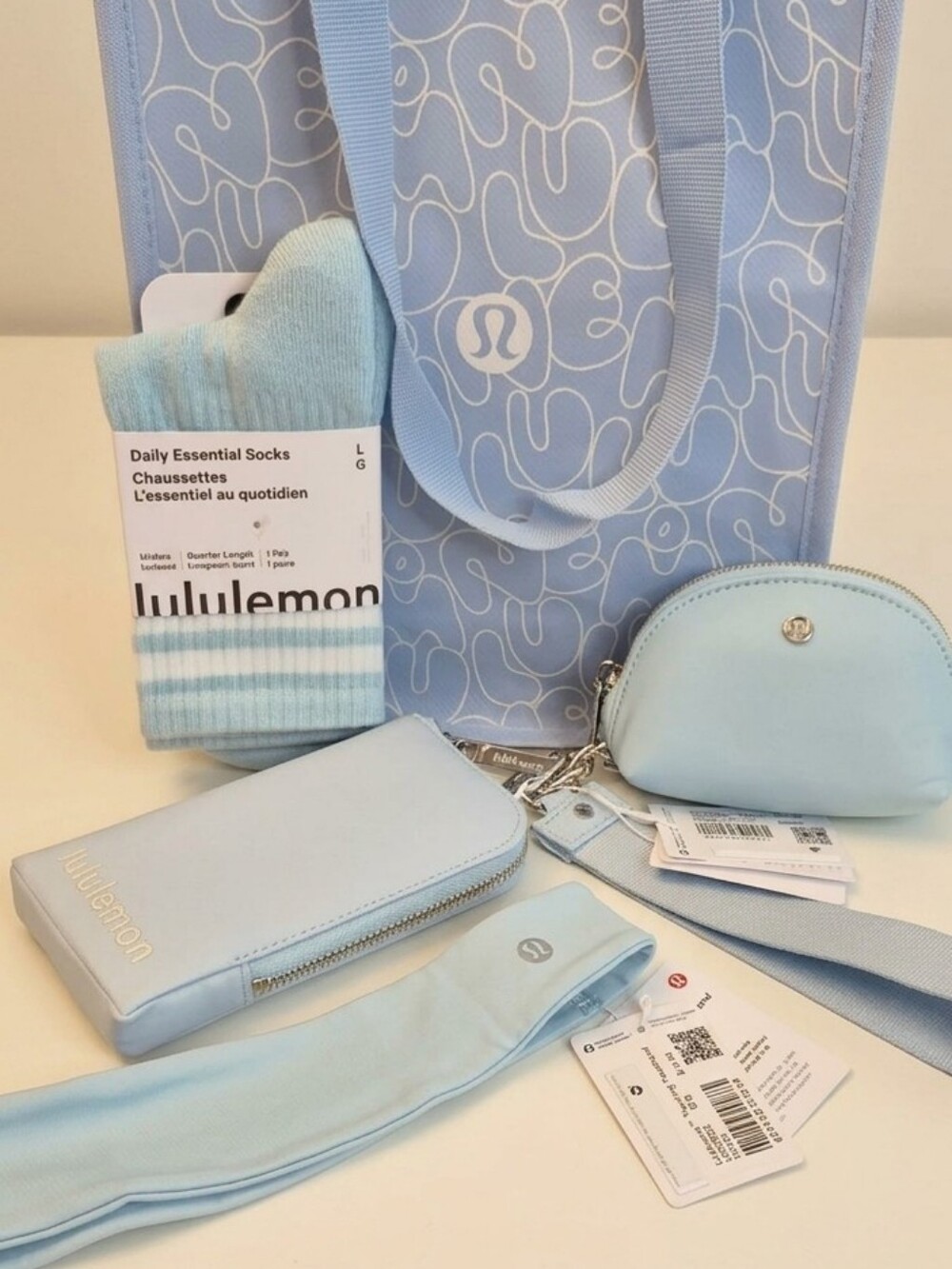 Lululemon SET Foam Cloud Blue Wristlet Wallet Socks Headband & Reusable Gift Bag